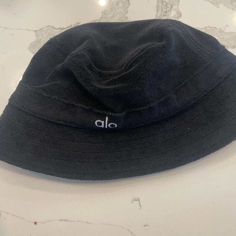 ALO BLACK BUCKET HAT
